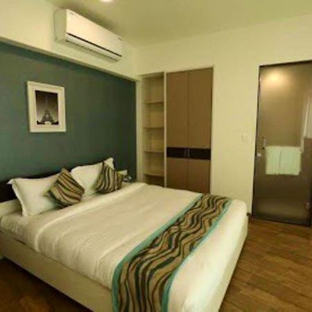 Homestays At Rajhans Belliza Near Airport Surat Eksteriør billede