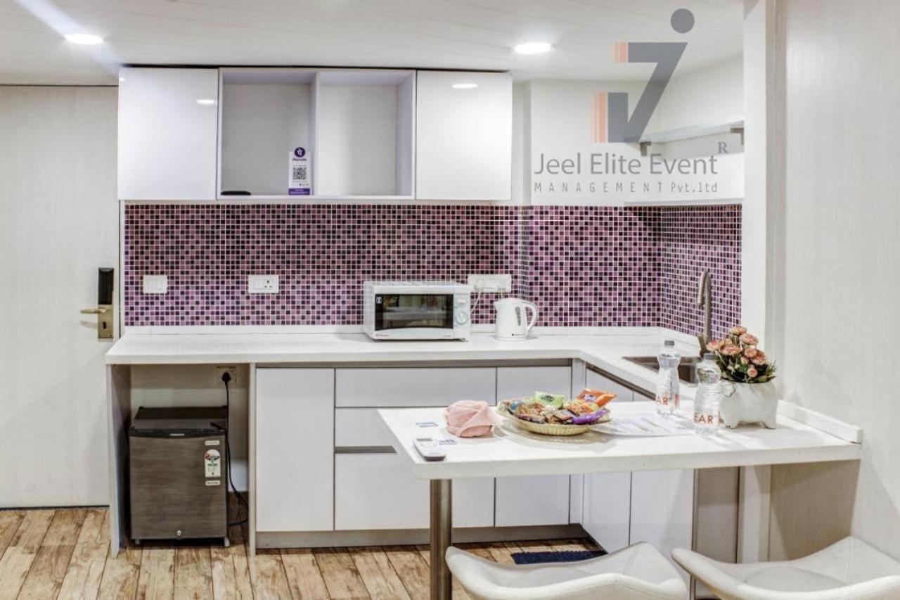 Homestays At Rajhans Belliza Near Airport Surat Eksteriør billede