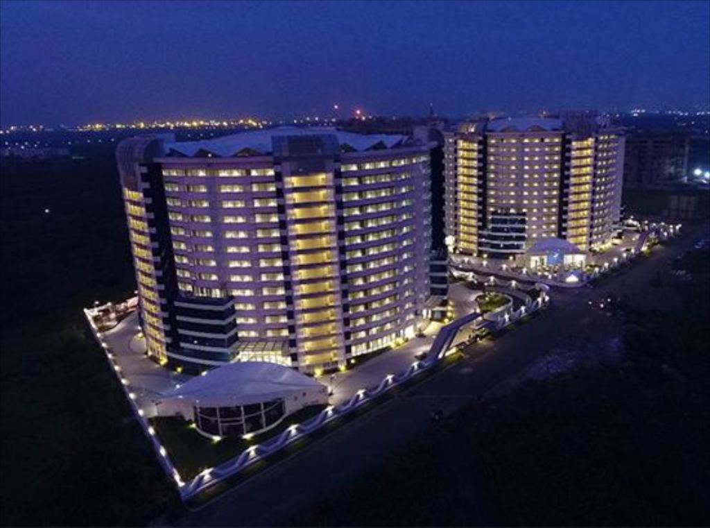 Homestays At Rajhans Belliza Near Airport Surat Eksteriør billede